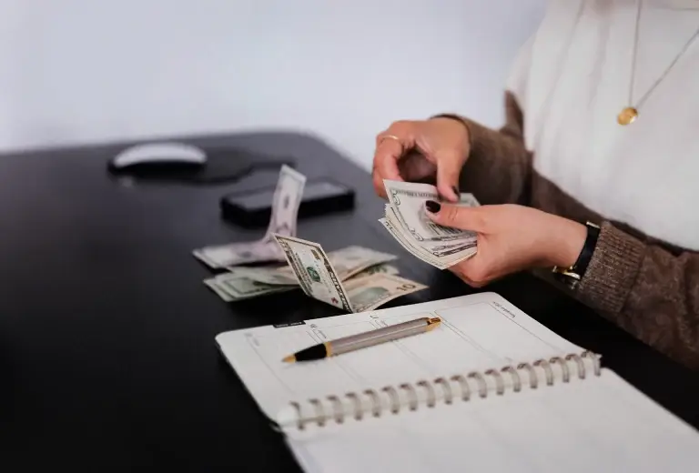Qué es, cuándo se paga el décimo tercer sueldo y cómo usarlo según tu situación actual