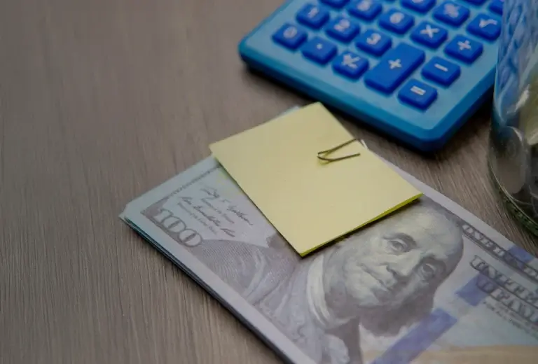 ¿Qué es y cómo se calcula el décimo cuarto sueldo?