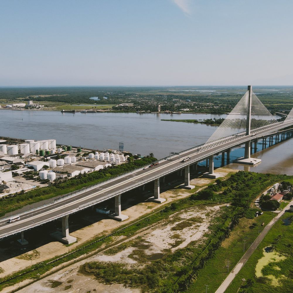 Puente Pumarejo sobre el río Magdalena en Barranquilla