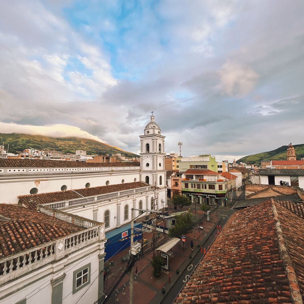 Vista aérea de la iglesia histórica y el centro de Pasto, Nariño