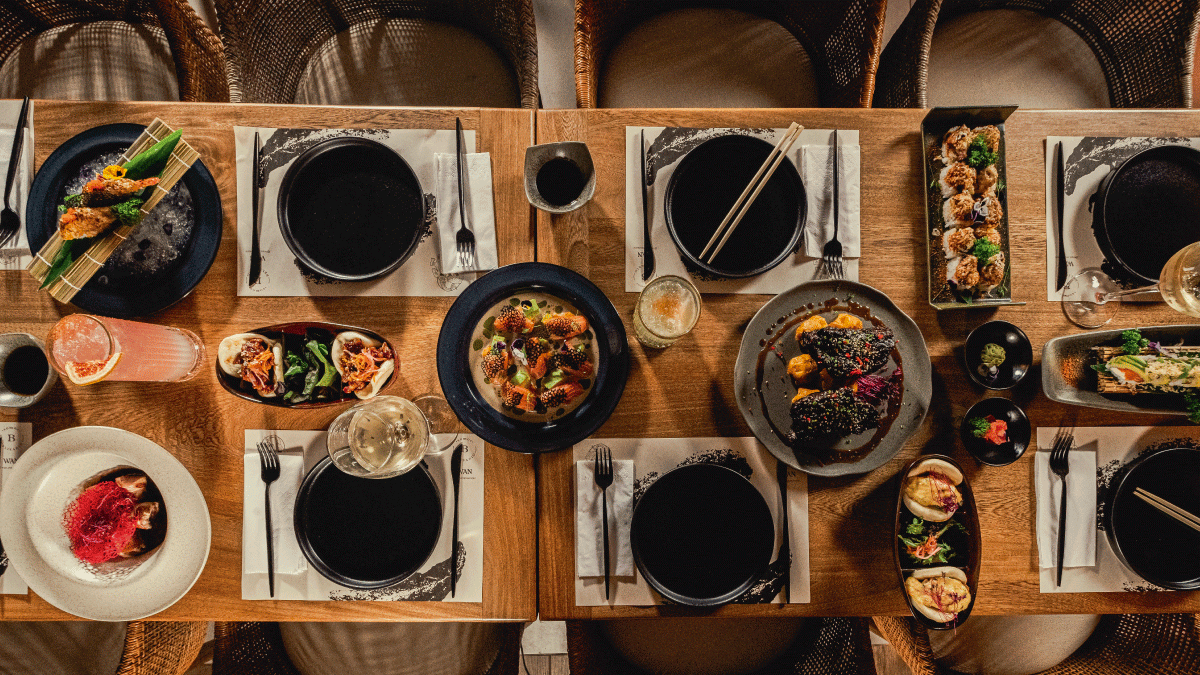 ¿Cómo poner la mesa y el orden de los cubiertos?