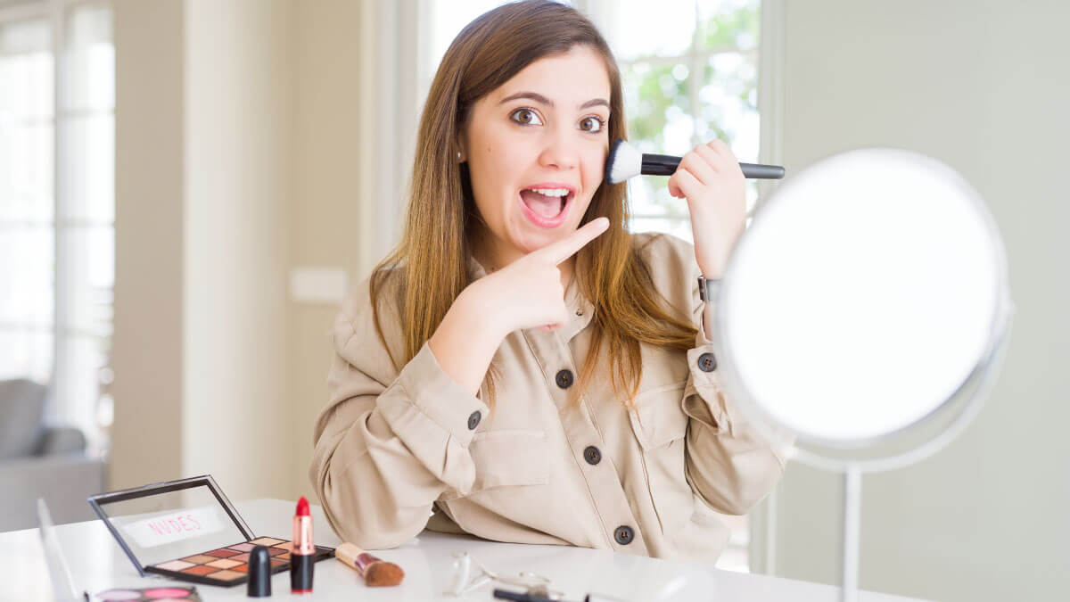 Guía de maquillaje usando productos de belleza