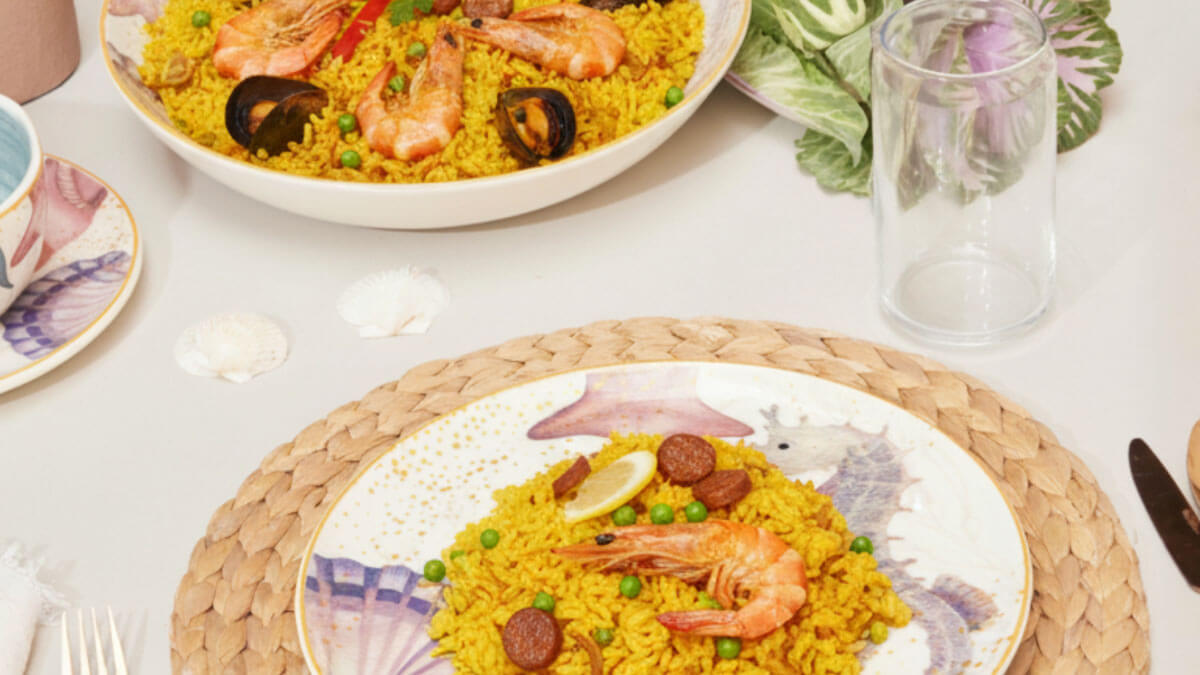 ¿Cómo preparar una paella española?