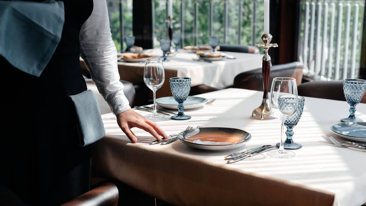 Tipos de servicio a la mesa en un restaurante