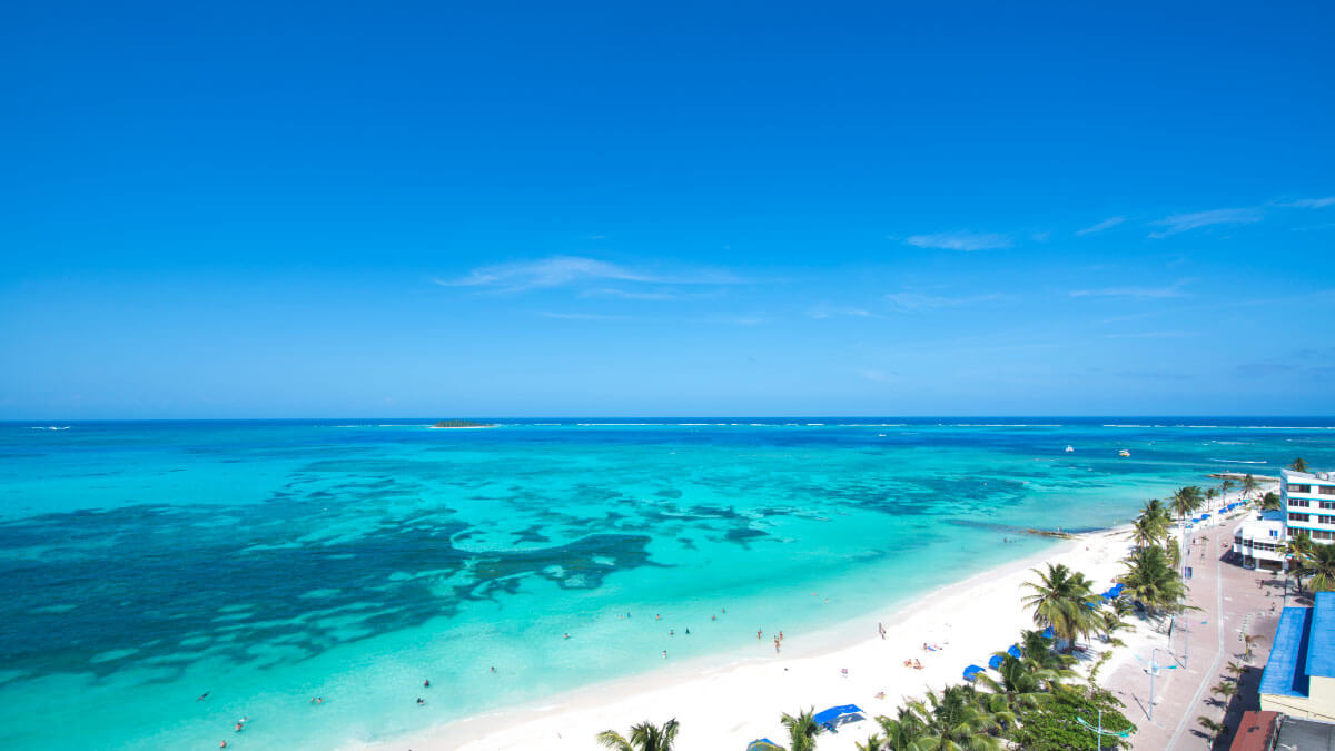 Viajar a San Andrés, la isla del mar de los 7 colores